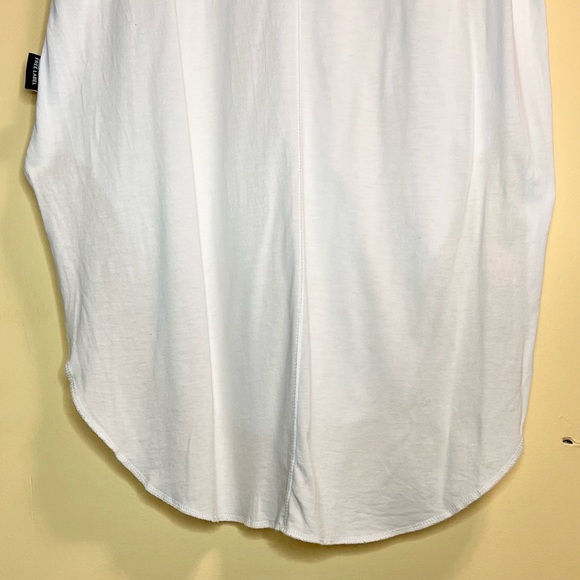 Free Label High-low hem T-shirt - Picture 3 of 4